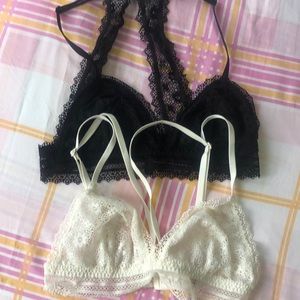 2 bralettes white and black